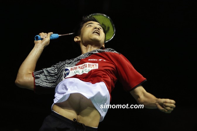 Foto-foto Simon Santoso mengalahkan pebulu tangkis Malaysia Lee Chong Wei di final tunggal putra turnamen bulu tangkis Singapura Terbuka di Singapura, Minggu (13/4)