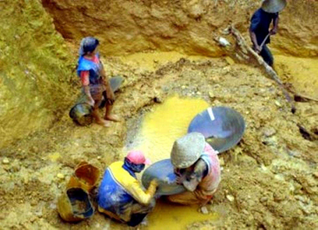 Tambang emas Monterado-Bengkayang runtuh, 18 tewas  SI MOMOT