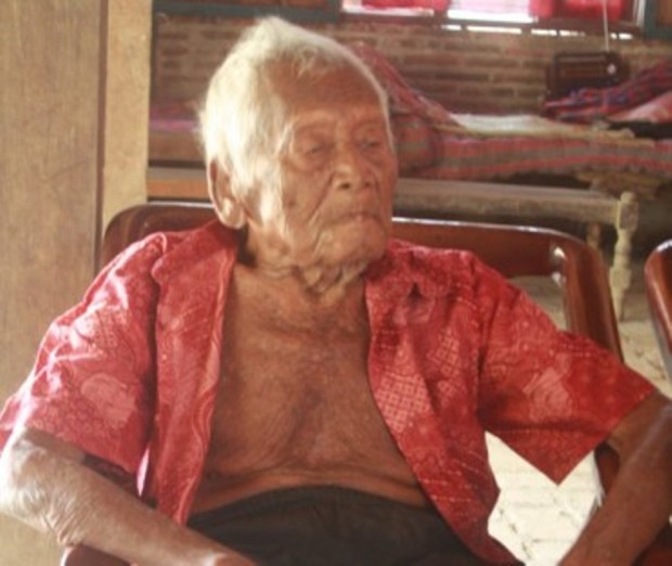 Saparman Sodimejo atau Mbah Gotho, warga Dukuh Segeran, Desa Cemeng, Kecamatan Sambungmacan, Sragen, yang berusia 144 tahun diyakini sebagai manusia tertua di dunia. (Istimewa) 